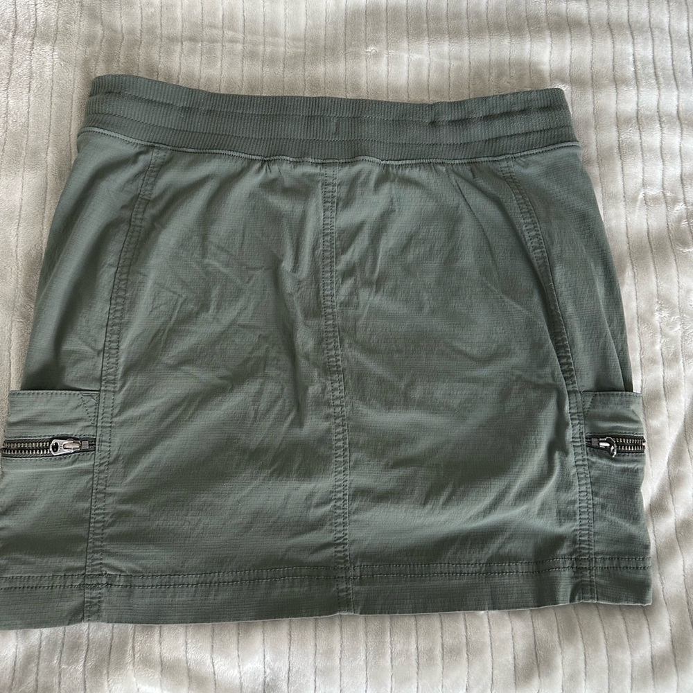 Atlhleta cargo skort